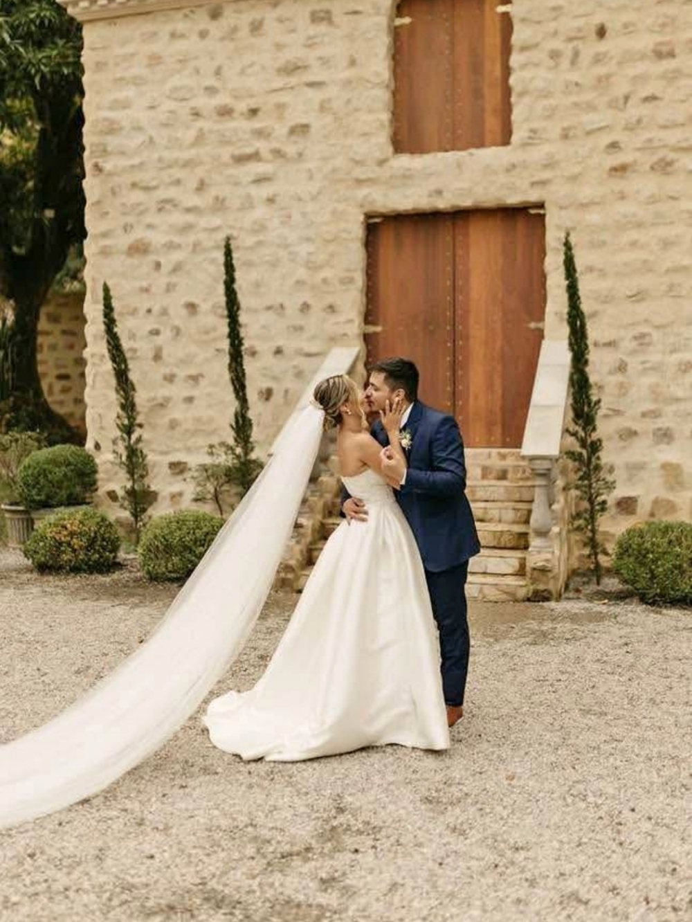 Elegant Long Veil - Ivory